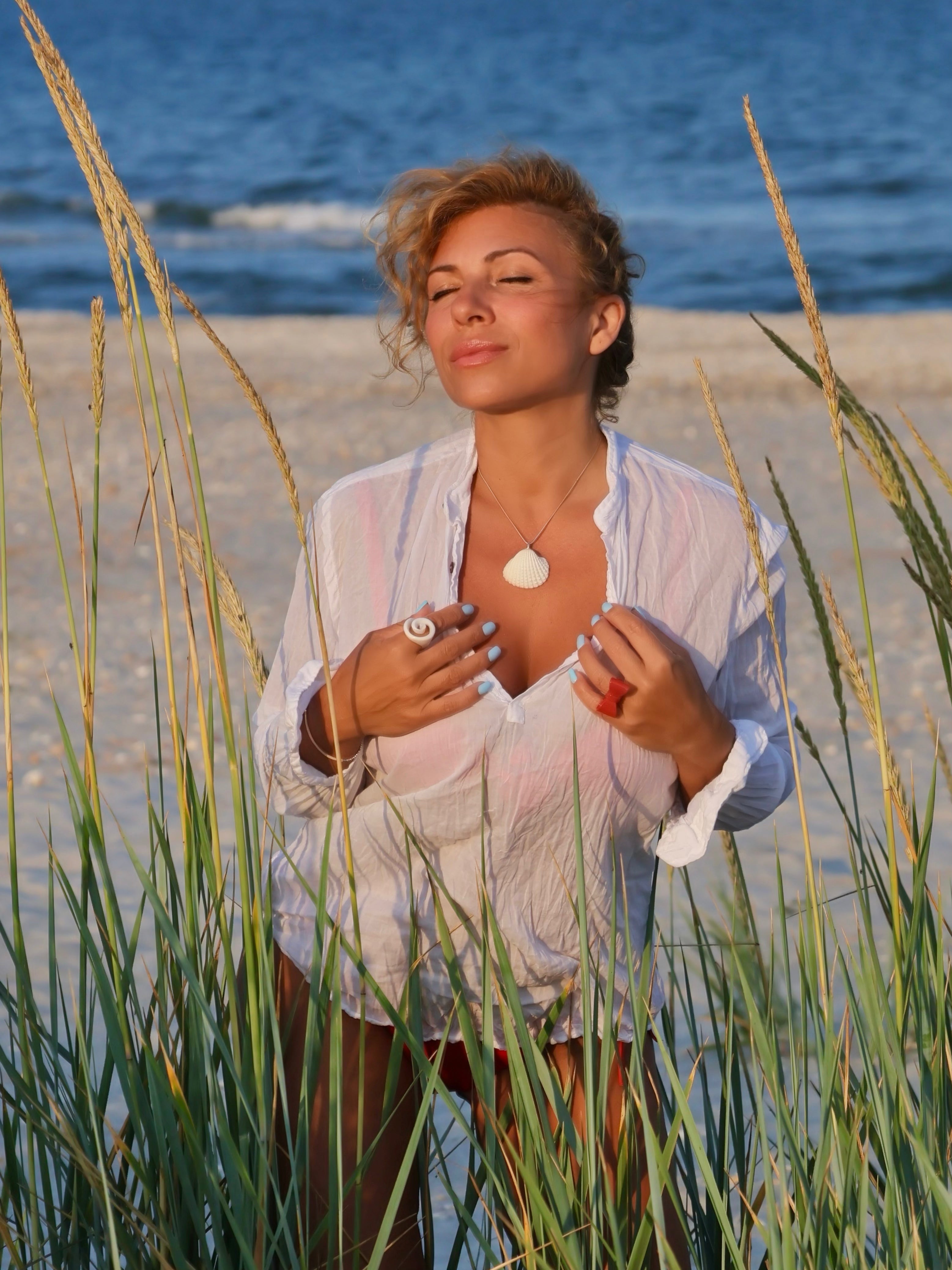 Colier White Shell of Serenity
