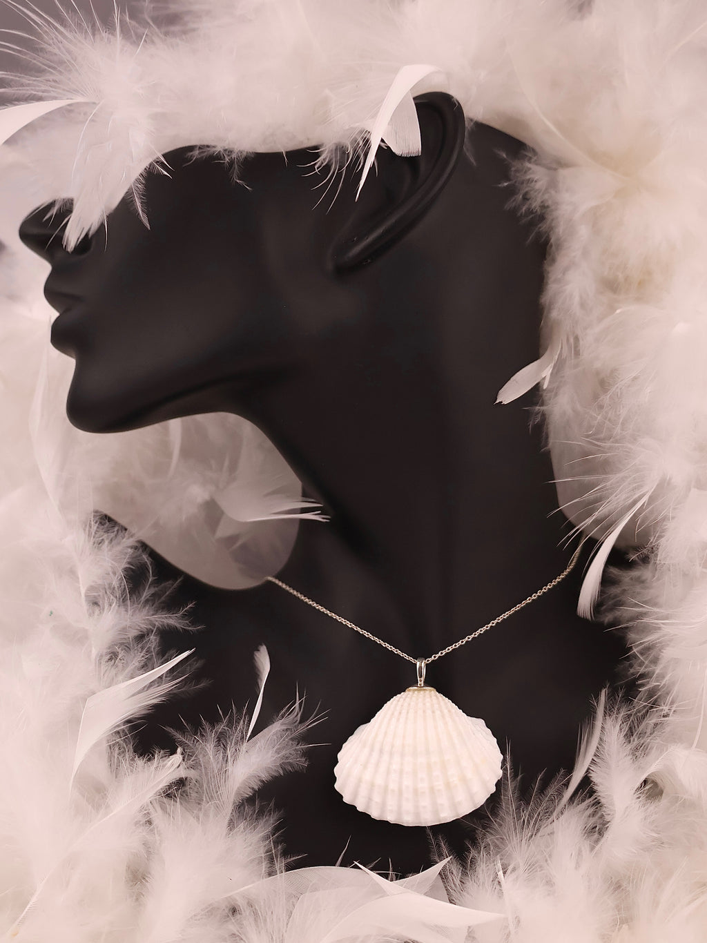 Colier White Shell of Serenity